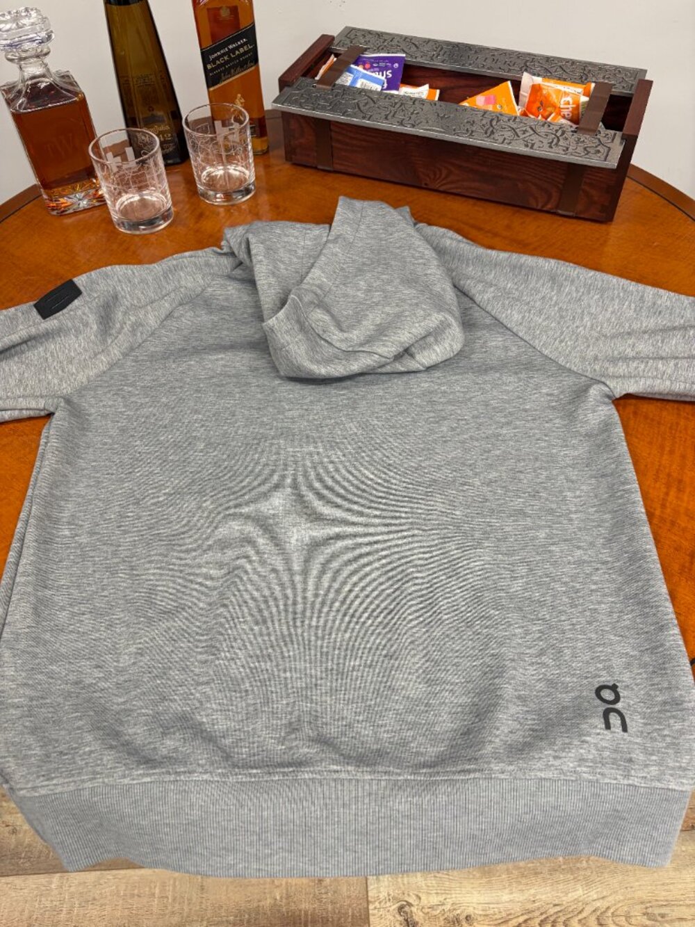 On Running "Mesh-Pocket Drawstring" Pullover + Men's Large + Flawless - Picture 2 of 5